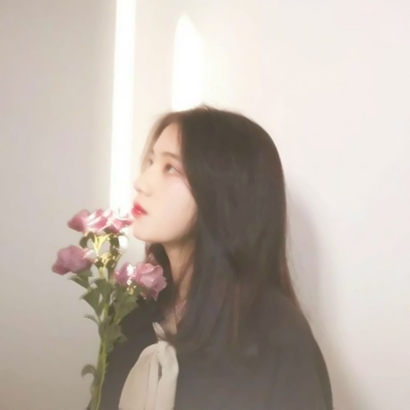 好看高颜值的拿花女生系列微信头像下载