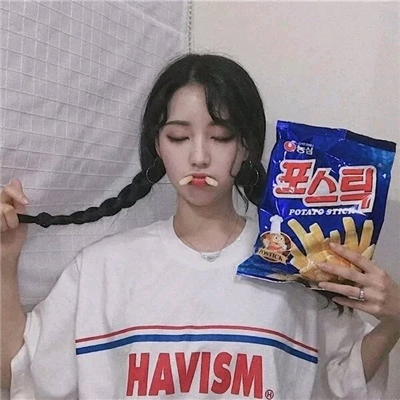 微信时尚清新性感女生头像