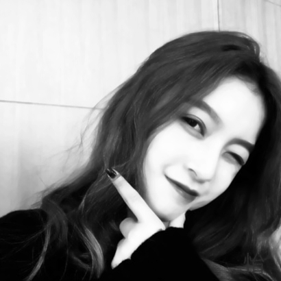 个性有气质的微信唯美黑白风女生头像下载