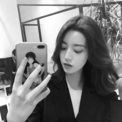个性有气质的微信唯美黑白风女生头像下载
