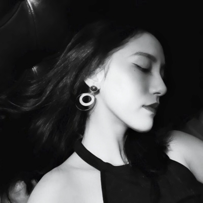 个性有气质的微信唯美黑白风女生头像下载
