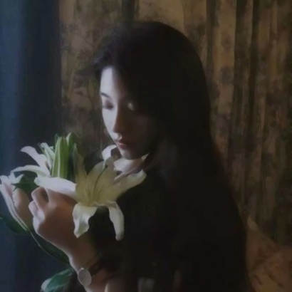 好看高颜值的拿花女生系列微信头像下载