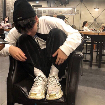 微信简洁帅气高冷男生头像