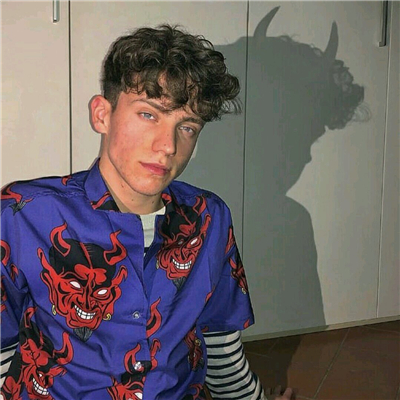 微信性感帅气冷漠欧美男生头像