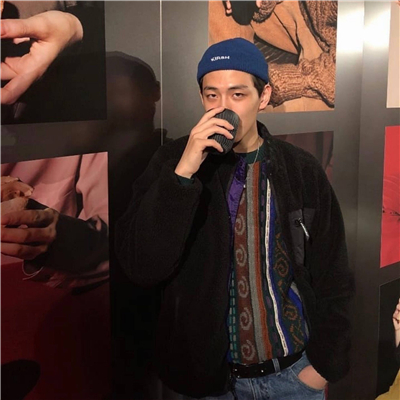 微信简洁帅气高冷男生头像