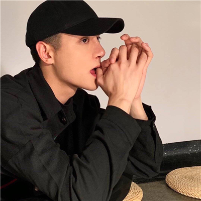 微信简洁帅气高冷男生头像