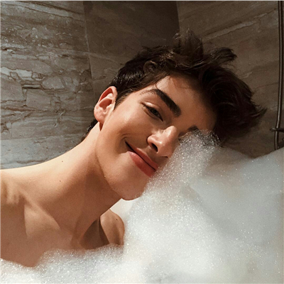 微信性感帅气冷漠欧美男生头像