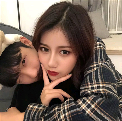 微信甜蜜稳重情侣头像