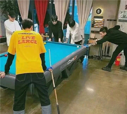 微信高冷性感迷人男生头像