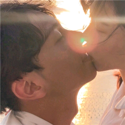 微信甜蜜稳重情侣头像