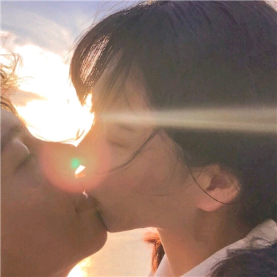 微信甜蜜稳重情侣头像