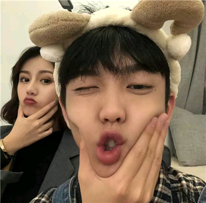 微信甜蜜稳重情侣头像