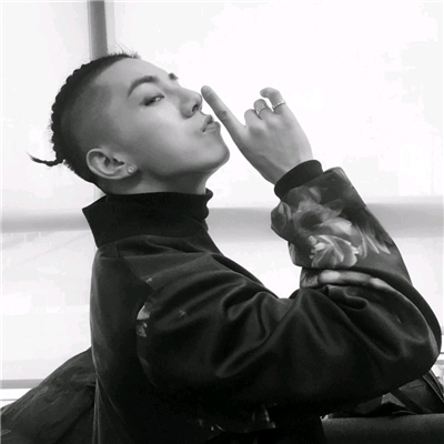 微信冷酷寂寞男生头像