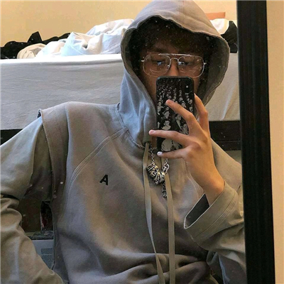 微信高冷性感迷人男生头像