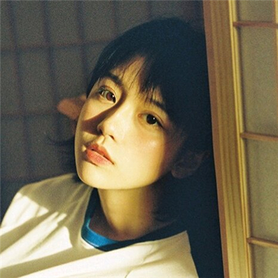 微信森系复古女生头像