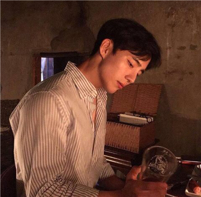 微信性感潮流迷人男生头像