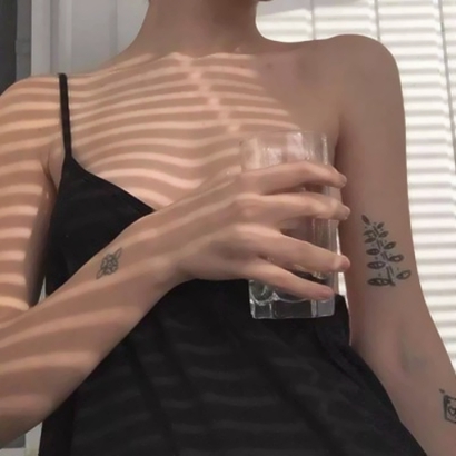 性感的女生锁骨部位微信头像合集下载