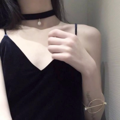 性感的女生锁骨部位微信头像合集下载