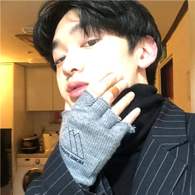 微信意境高冷寂寞男生头像
