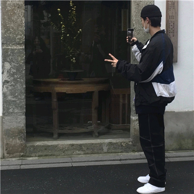 微信意境高冷寂寞男生头像