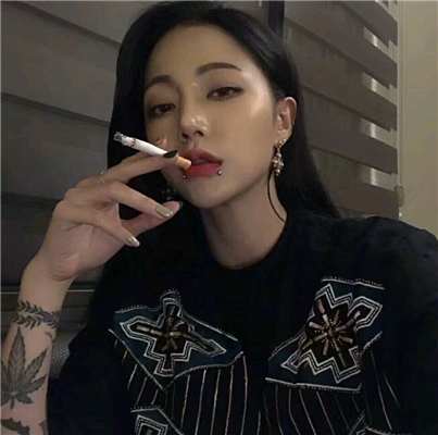微信阳光气质潮流女生头像