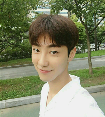 微信文艺冷酷个性男生头像