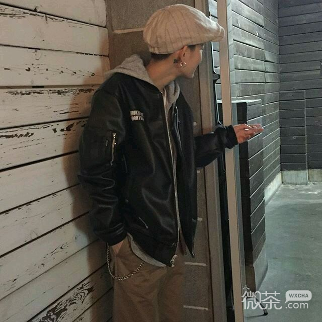 微信阳光性感迷人男生头像