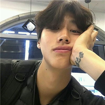 微信文艺冷酷个性男生头像