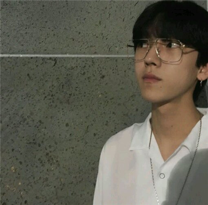 微信文艺冷酷个性男生头像