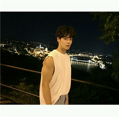 微信文艺冷酷个性男生头像