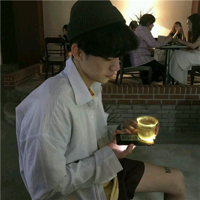 微信文艺冷酷个性男生头像