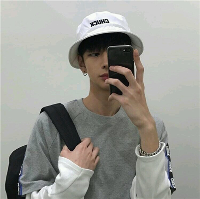 微信文艺冷酷个性男生头像