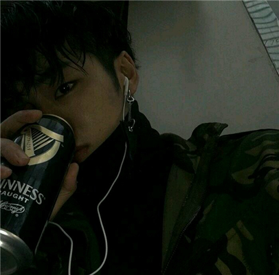 微信文艺冷酷个性男生头像