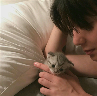 微信文艺冷酷个性男生头像