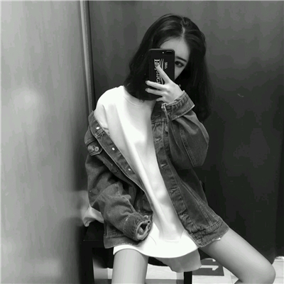 微信冷酷黑白女生头像