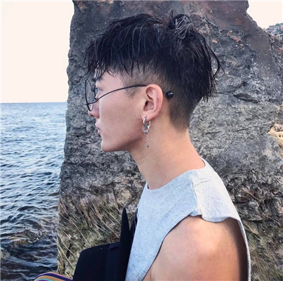 微信阳光简洁帅气男生头像