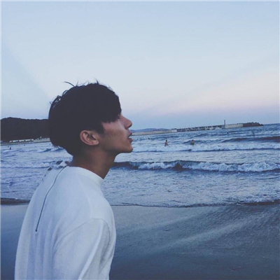 微信阳光简洁帅气男生头像