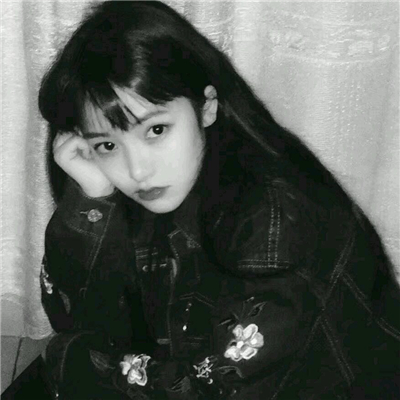 微信冷酷黑白女生头像