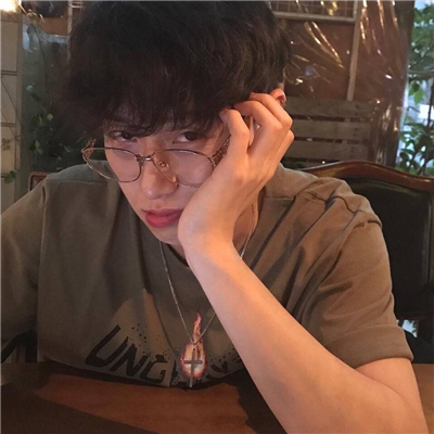 微信阳光简洁帅气男生头像