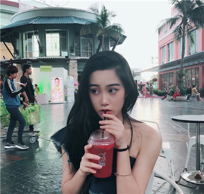 清新文艺女生微信头像