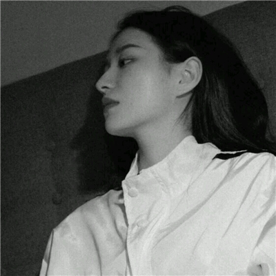 微信冷酷黑白女生头像