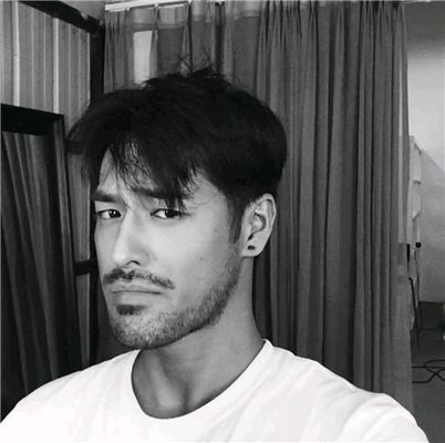 微信帅气性感青春范男生头像