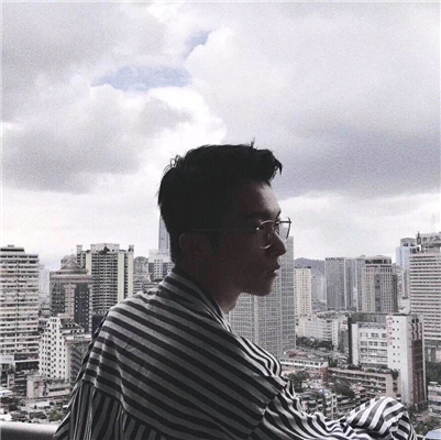 微信冷漠迷人男生头像