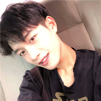 微信冷漠迷人男生头像