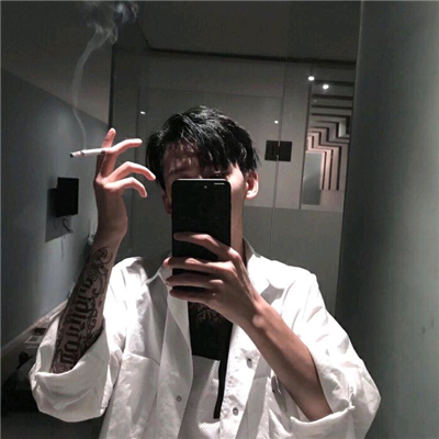 微信冷漠迷人男生头像