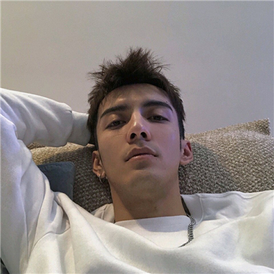 微信冷漠迷人男生头像