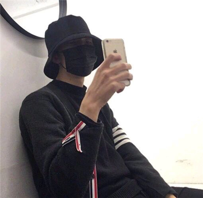 微信冷漠迷人男生头像