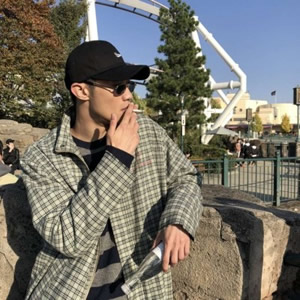 霸气超拽的微信酷炫时尚吸烟男生头像合集下载