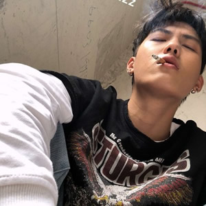 霸气超拽的微信酷炫时尚吸烟男生头像合集下载