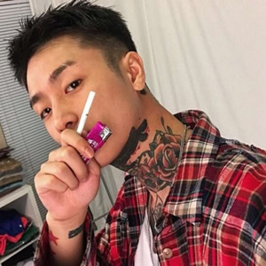 霸气超拽的微信酷炫时尚吸烟男生头像合集下载